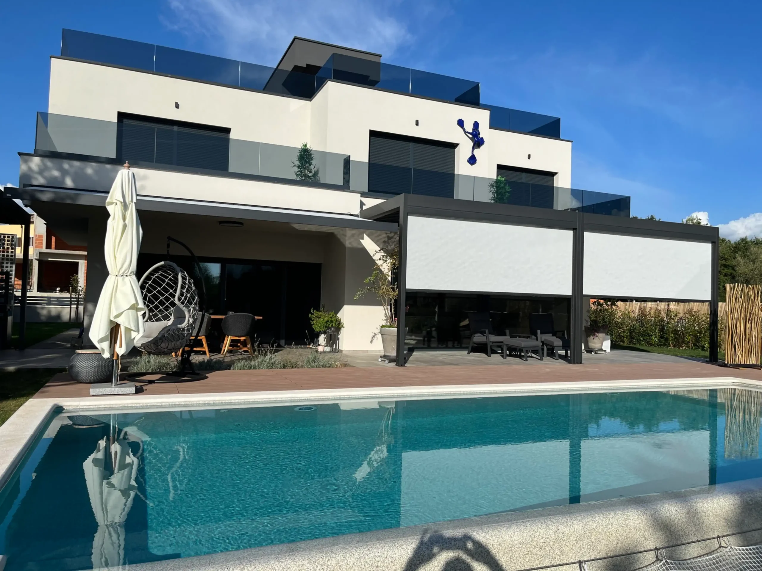 Bioklimatska pergola Sunbreaker 400, Poreč