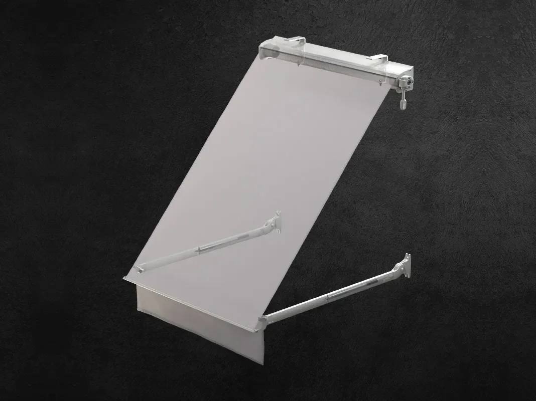 Render tende Italia Box: tkanina na spuštenim krakovima i aluminijska kaseta iznad nje, na tamnoj pozadini